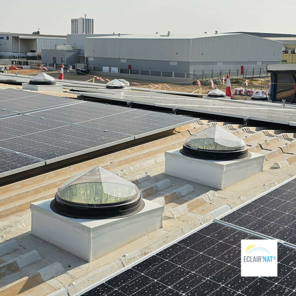 Toitures photovoltaïques : sans priver les employés à l'accès à la lumière naturelle