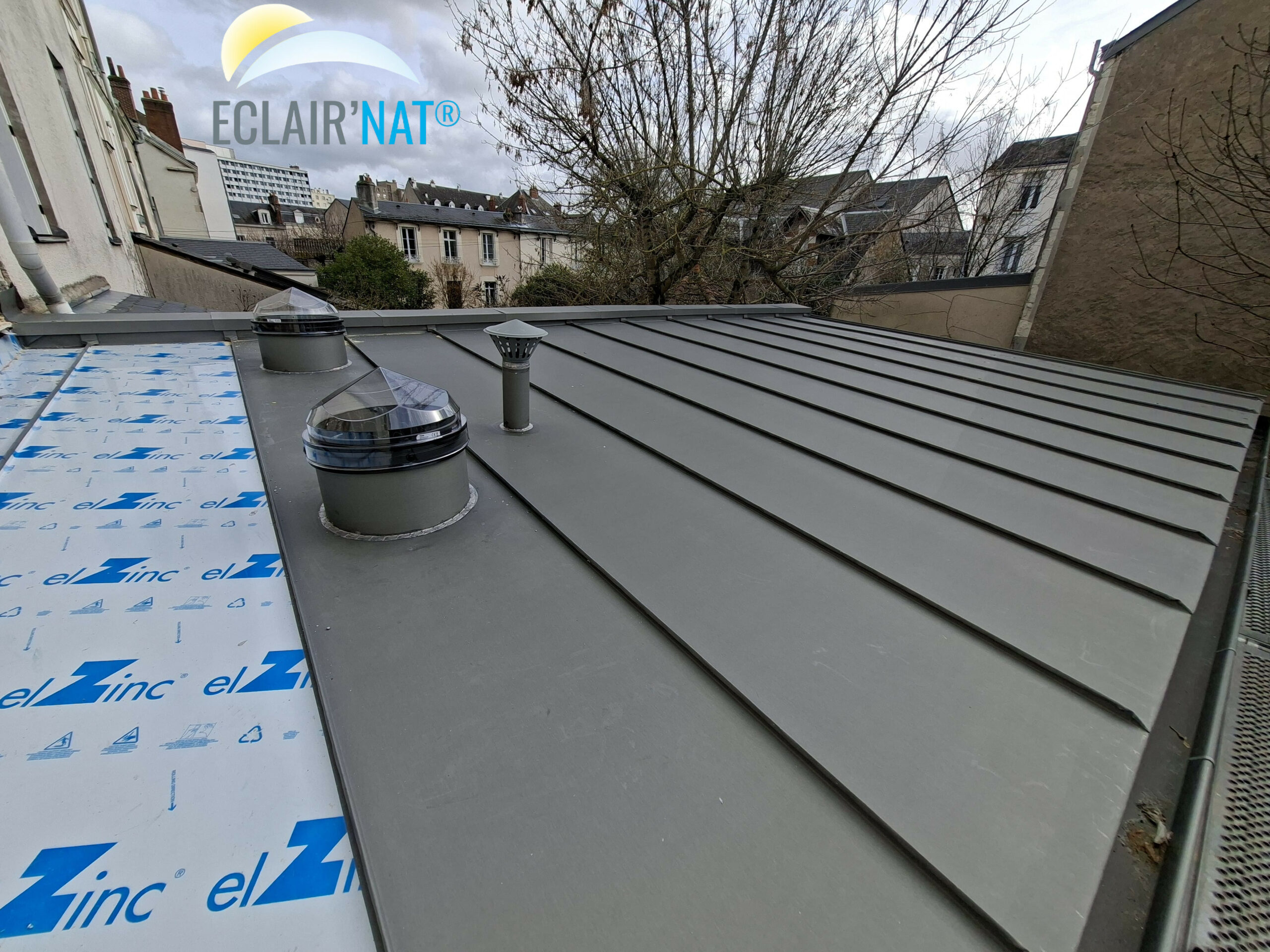 Prise de lumière naturelle par toiture zinc ou joint debout